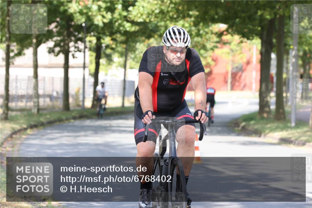 11.08.2024 - GEWOBA Citytriathlon Bremen H.Heesch http://msf.ph/oto/6768402 11.08.2024 10:23:31 Radfahren 15, 32, 35, 38, 49, 66, 74, 84 meine-sportfotos.de