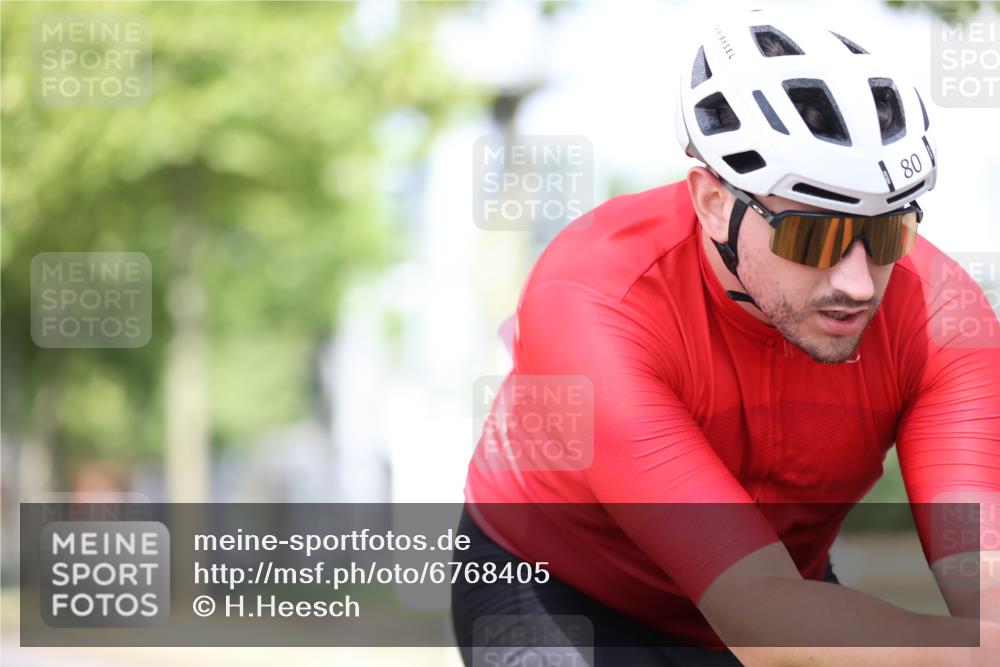 11.08.2024 - GEWOBA Citytriathlon Bremen H.Heesch http://msf.ph/oto/6768405 11.08.2024 10:40:53 Radfahren 32, 49, 55, 69, 80, 98, 109 meine-sportfotos.de