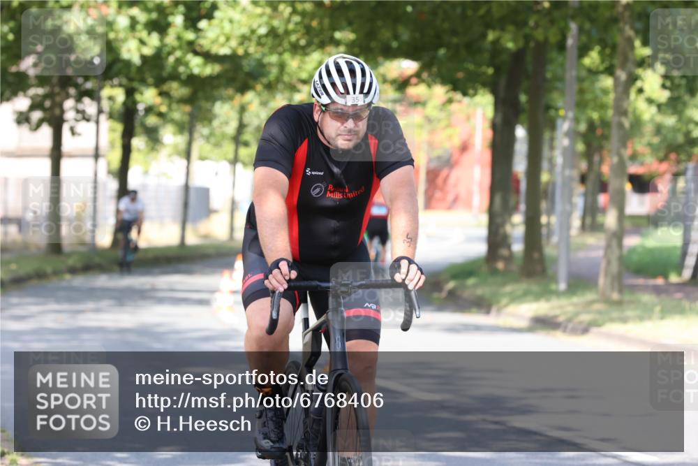 11.08.2024 - GEWOBA Citytriathlon Bremen H.Heesch http://msf.ph/oto/6768406 11.08.2024 10:23:31 Radfahren 15, 32, 35, 38, 49, 66, 74, 84 meine-sportfotos.de