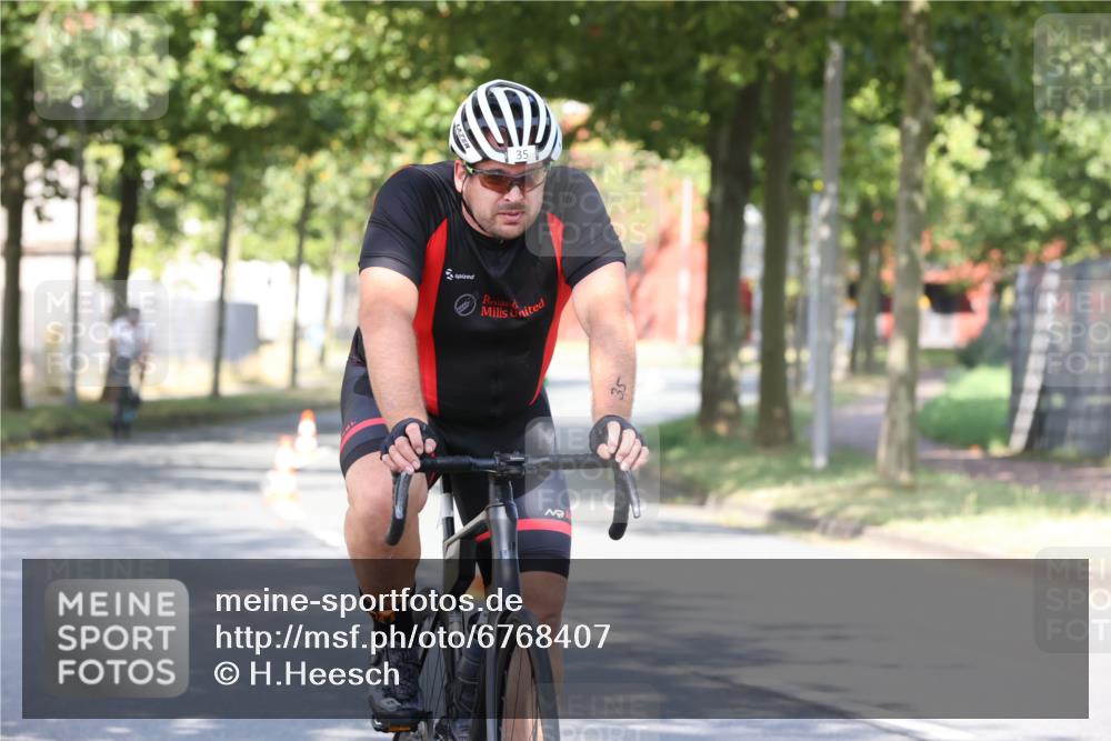 11.08.2024 - GEWOBA Citytriathlon Bremen H.Heesch http://msf.ph/oto/6768407 11.08.2024 10:23:31 Radfahren 15, 32, 35, 38, 49, 66, 74, 84 meine-sportfotos.de