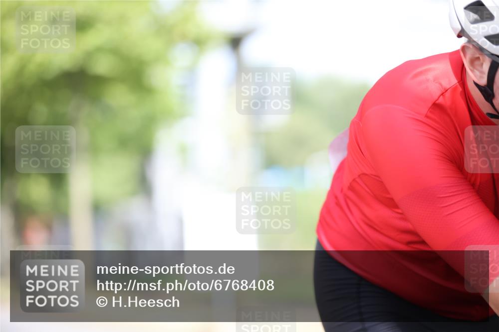 11.08.2024 - GEWOBA Citytriathlon Bremen H.Heesch http://msf.ph/oto/6768408 11.08.2024 10:40:53 Radfahren 32, 49, 55, 69, 80, 98, 109 meine-sportfotos.de
