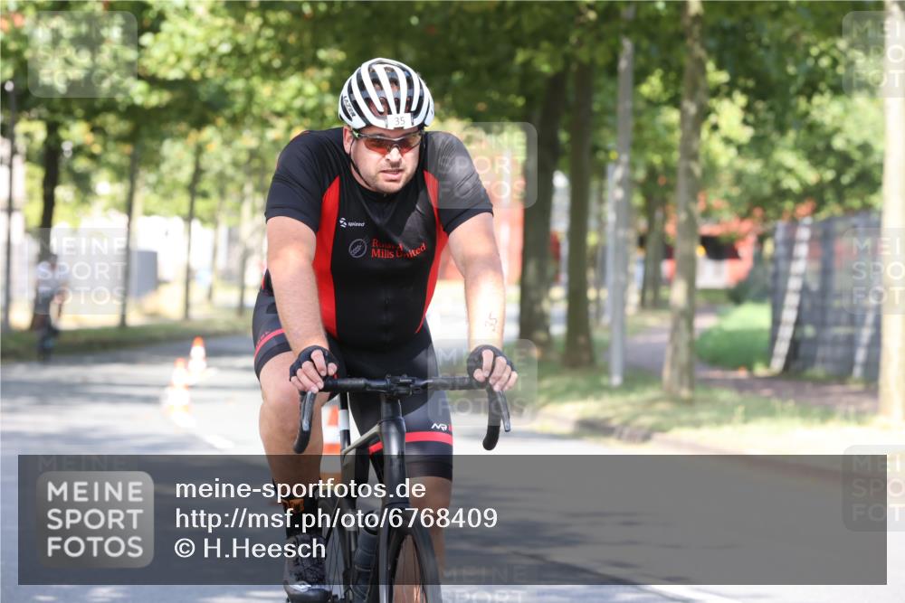 11.08.2024 - GEWOBA Citytriathlon Bremen H.Heesch http://msf.ph/oto/6768409 11.08.2024 10:23:31 Radfahren 15, 32, 35, 38, 49, 66, 74, 84 meine-sportfotos.de