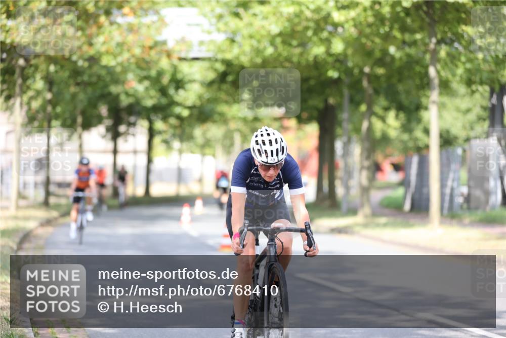 11.08.2024 - GEWOBA Citytriathlon Bremen H.Heesch http://msf.ph/oto/6768410 11.08.2024 10:40:55 Radfahren 32, 49, 55, 69, 80, 98, 109 meine-sportfotos.de