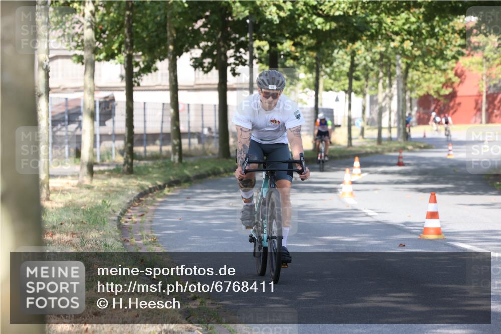 11.08.2024 - GEWOBA Citytriathlon Bremen H.Heesch http://msf.ph/oto/6768411 11.08.2024 10:23:37 Radfahren 15, 32, 35, 38, 49, 74, 84 meine-sportfotos.de