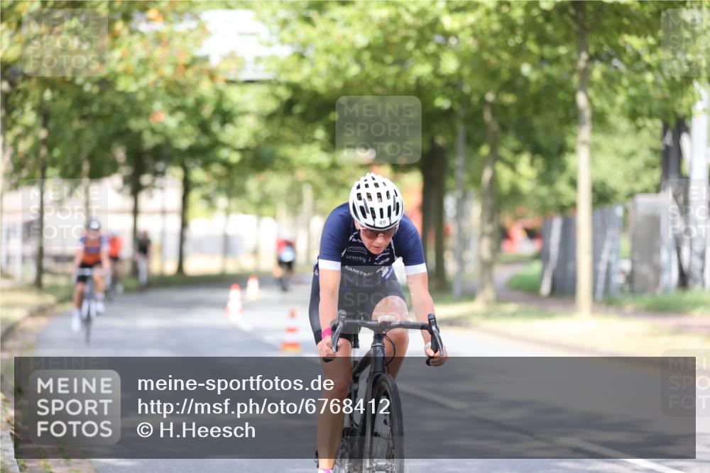 11.08.2024 - GEWOBA Citytriathlon Bremen H.Heesch http://msf.ph/oto/6768412 11.08.2024 10:40:55 Radfahren 32, 49, 55, 69, 80, 98, 109 meine-sportfotos.de