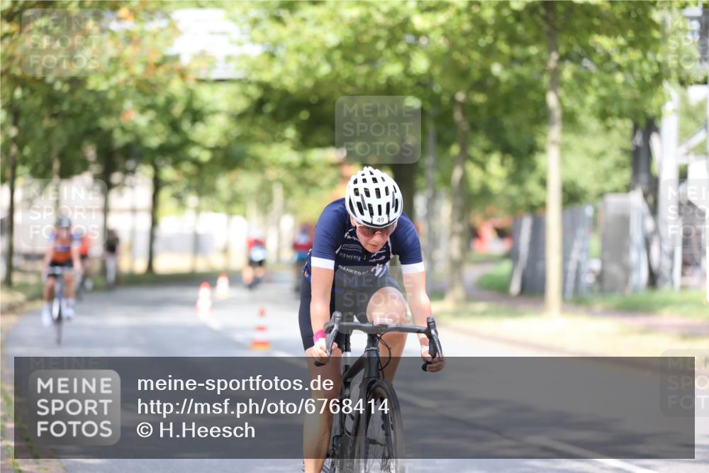 11.08.2024 - GEWOBA Citytriathlon Bremen H.Heesch http://msf.ph/oto/6768414 11.08.2024 10:40:55 Radfahren 32, 49, 55, 69, 80, 98, 109 meine-sportfotos.de