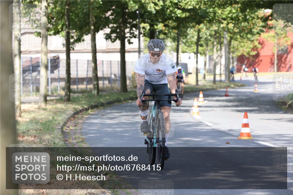 11.08.2024 - GEWOBA Citytriathlon Bremen H.Heesch http://msf.ph/oto/6768415 11.08.2024 10:23:37 Radfahren 15, 32, 35, 38, 49, 74, 84 meine-sportfotos.de