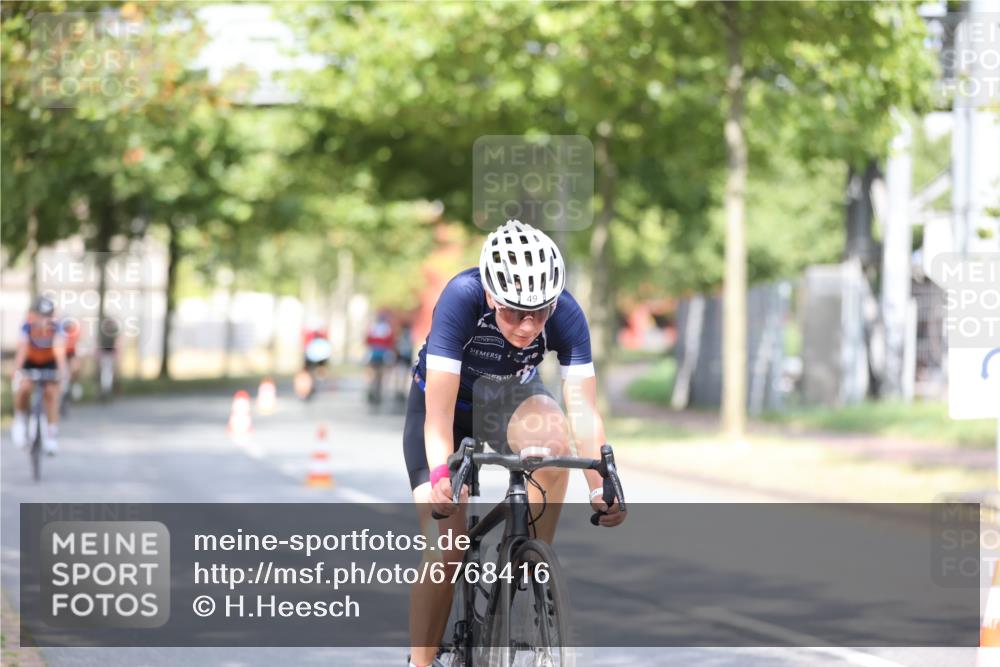 11.08.2024 - GEWOBA Citytriathlon Bremen H.Heesch http://msf.ph/oto/6768416 11.08.2024 10:40:55 Radfahren 32, 49, 55, 69, 80, 98, 109 meine-sportfotos.de