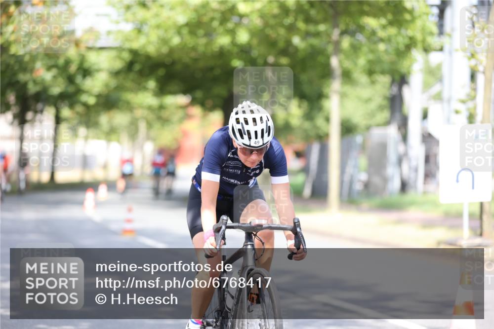 11.08.2024 - GEWOBA Citytriathlon Bremen H.Heesch http://msf.ph/oto/6768417 11.08.2024 10:40:55 Radfahren 32, 49, 55, 69, 80, 98, 109 meine-sportfotos.de