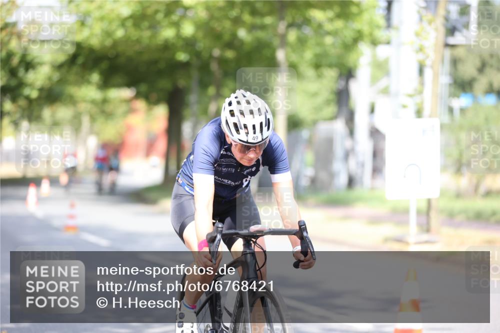 11.08.2024 - GEWOBA Citytriathlon Bremen H.Heesch http://msf.ph/oto/6768421 11.08.2024 10:40:55 Radfahren 32, 49, 55, 69, 80, 98, 109 meine-sportfotos.de