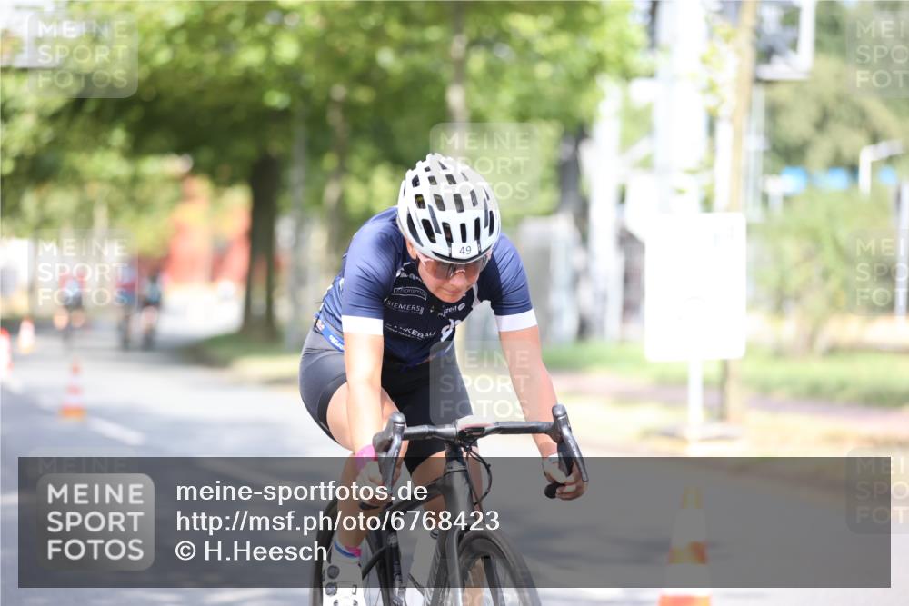 11.08.2024 - GEWOBA Citytriathlon Bremen H.Heesch http://msf.ph/oto/6768423 11.08.2024 10:40:55 Radfahren 32, 49, 55, 69, 80, 98, 109 meine-sportfotos.de