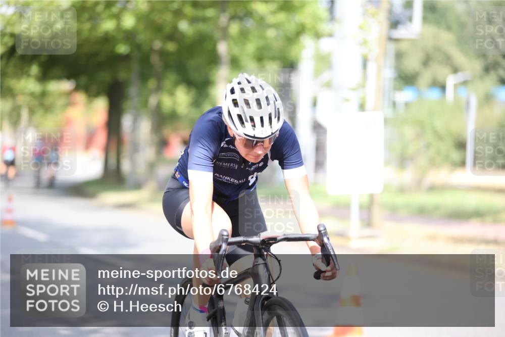 11.08.2024 - GEWOBA Citytriathlon Bremen H.Heesch http://msf.ph/oto/6768424 11.08.2024 10:40:55 Radfahren 32, 49, 55, 69, 80, 98, 109 meine-sportfotos.de