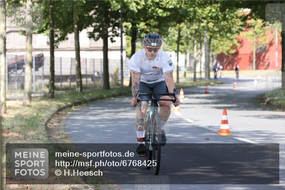 11.08.2024 - GEWOBA Citytriathlon Bremen H.Heesch http://msf.ph/oto/6768425 11.08.2024 10:23:37 Radfahren 15, 32, 35, 38, 49, 74, 84 meine-sportfotos.de