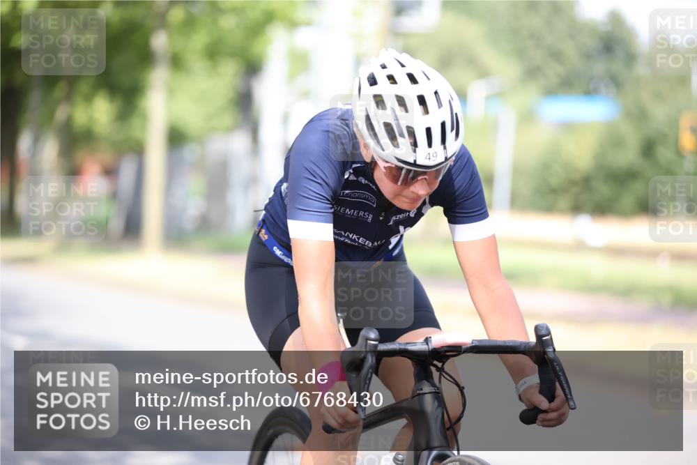 11.08.2024 - GEWOBA Citytriathlon Bremen H.Heesch http://msf.ph/oto/6768430 11.08.2024 10:40:55 Radfahren 32, 49, 55, 69, 80, 98, 109 meine-sportfotos.de