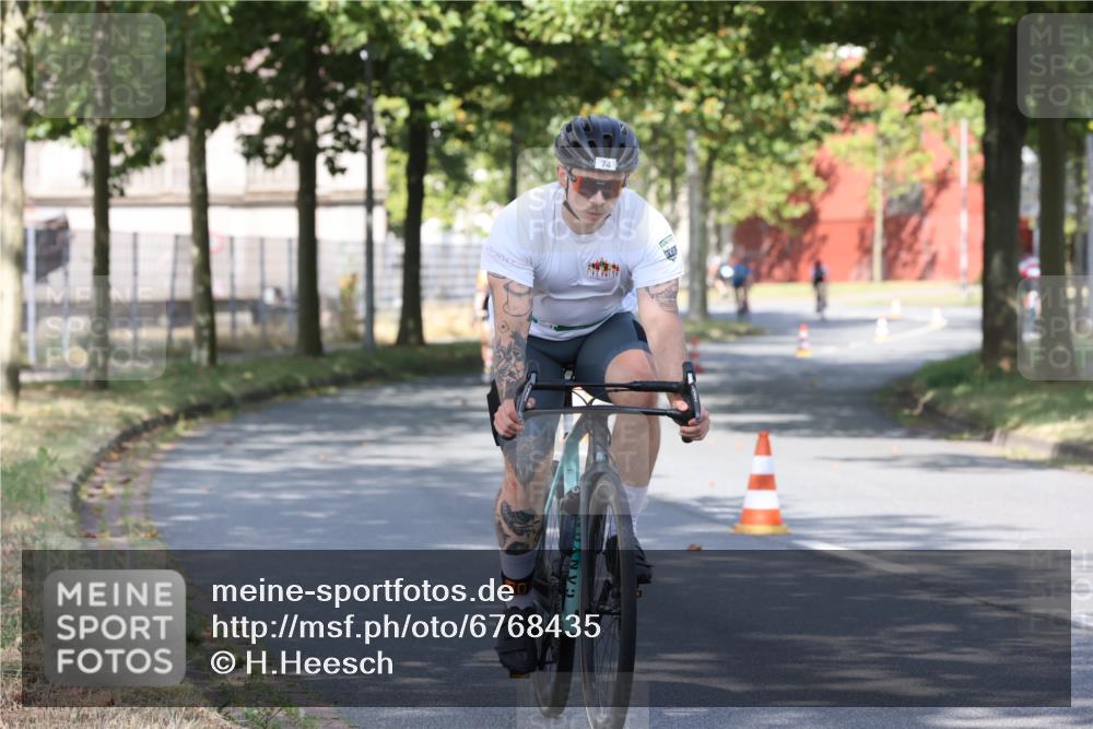 11.08.2024 - GEWOBA Citytriathlon Bremen H.Heesch http://msf.ph/oto/6768435 11.08.2024 10:23:38 Radfahren 32, 35, 74, 84 meine-sportfotos.de