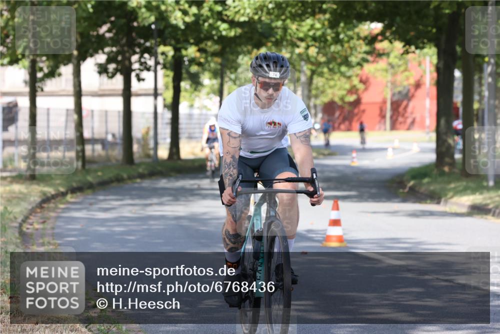 11.08.2024 - GEWOBA Citytriathlon Bremen H.Heesch http://msf.ph/oto/6768436 11.08.2024 10:23:38 Radfahren 32, 35, 74, 84 meine-sportfotos.de