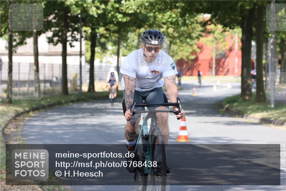 11.08.2024 - GEWOBA Citytriathlon Bremen H.Heesch http://msf.ph/oto/6768438 11.08.2024 10:23:38 Radfahren 32, 35, 74, 84 meine-sportfotos.de