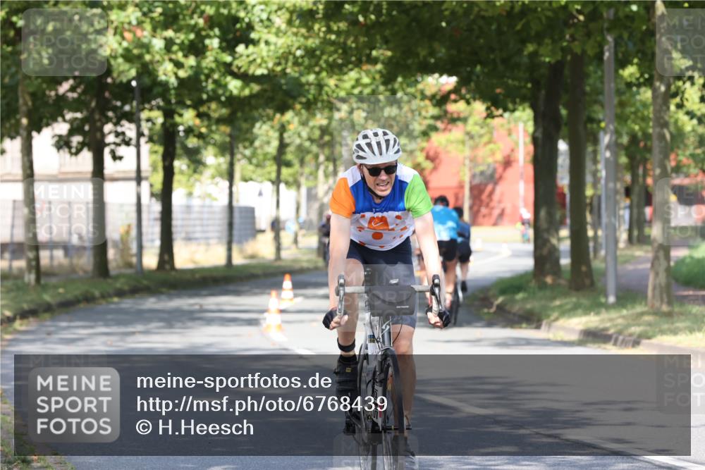 11.08.2024 - GEWOBA Citytriathlon Bremen H.Heesch http://msf.ph/oto/6768439 11.08.2024 10:23:43 Radfahren 17, 21, 32, 35, 70, 74 meine-sportfotos.de