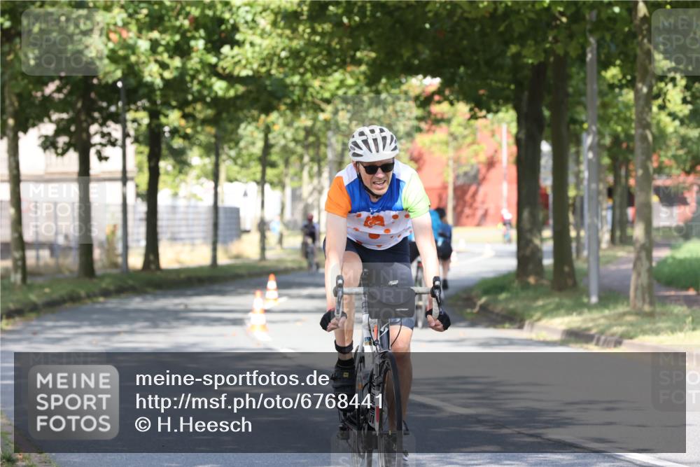 11.08.2024 - GEWOBA Citytriathlon Bremen H.Heesch http://msf.ph/oto/6768441 11.08.2024 10:23:43 Radfahren 17, 21, 32, 35, 70, 74 meine-sportfotos.de