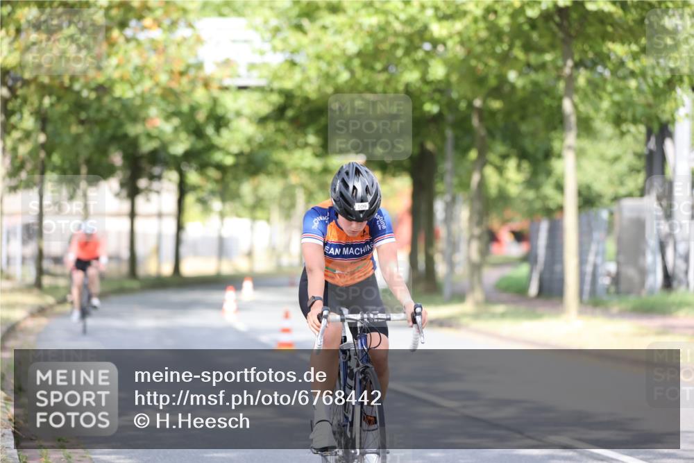 11.08.2024 - GEWOBA Citytriathlon Bremen H.Heesch http://msf.ph/oto/6768442 11.08.2024 10:40:57 Radfahren 15, 32, 49, 55, 69, 80, 98, 109 meine-sportfotos.de