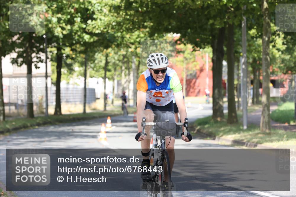 11.08.2024 - GEWOBA Citytriathlon Bremen H.Heesch http://msf.ph/oto/6768443 11.08.2024 10:23:43 Radfahren 17, 21, 32, 35, 70, 74 meine-sportfotos.de