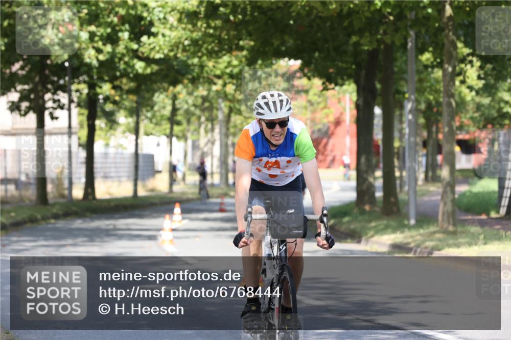 11.08.2024 - GEWOBA Citytriathlon Bremen H.Heesch http://msf.ph/oto/6768444 11.08.2024 10:23:43 Radfahren 17, 21, 32, 35, 70, 74 meine-sportfotos.de
