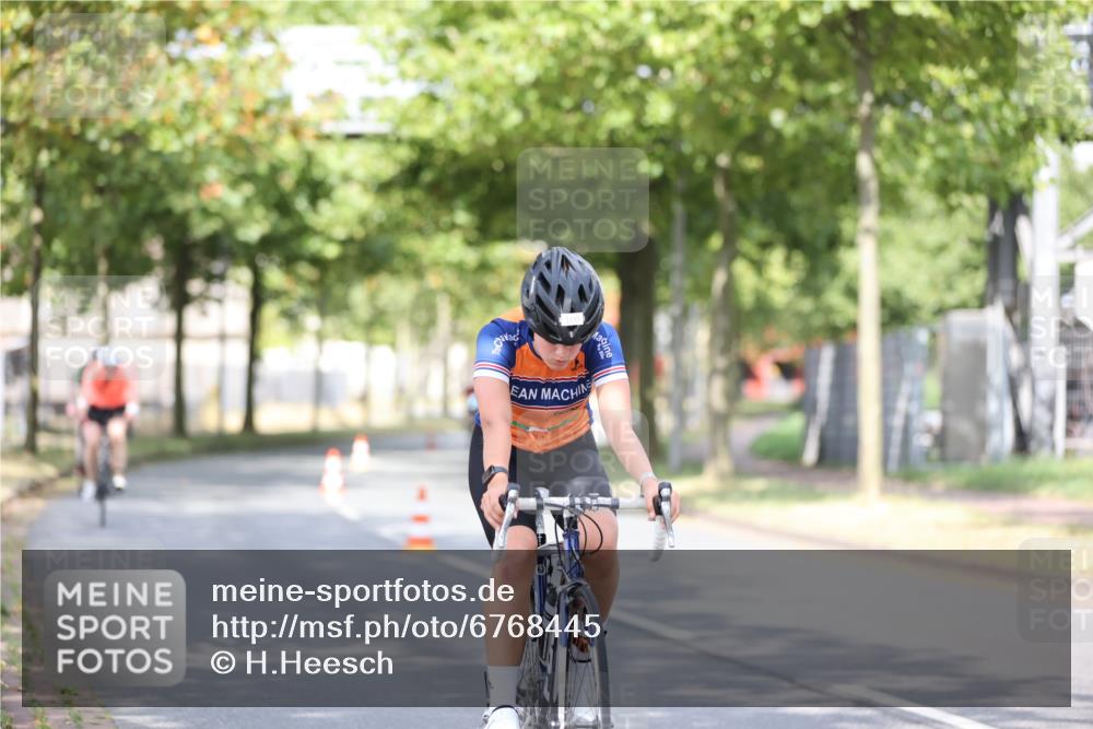 11.08.2024 - GEWOBA Citytriathlon Bremen H.Heesch http://msf.ph/oto/6768445 11.08.2024 10:40:57 Radfahren 15, 32, 49, 55, 69, 80, 98, 109 meine-sportfotos.de