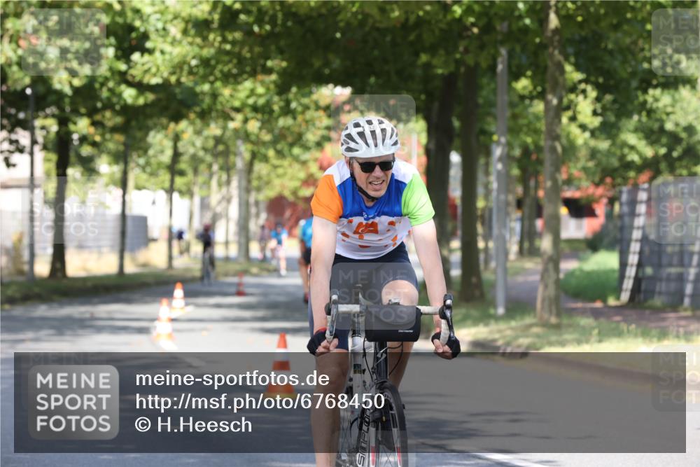 11.08.2024 - GEWOBA Citytriathlon Bremen H.Heesch http://msf.ph/oto/6768450 11.08.2024 10:23:43 Radfahren 17, 21, 32, 35, 70, 74 meine-sportfotos.de
