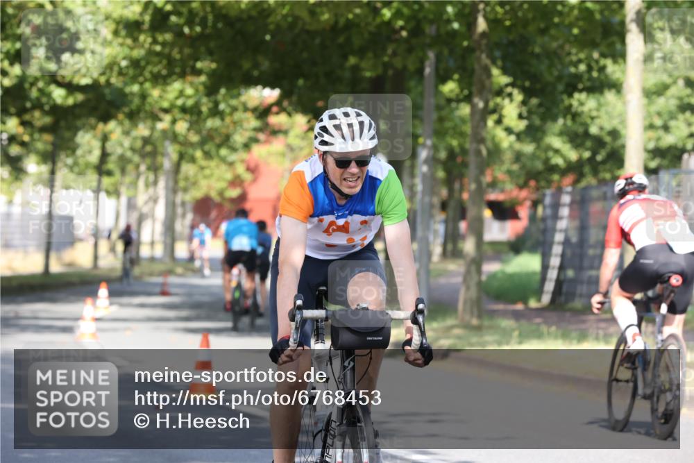 11.08.2024 - GEWOBA Citytriathlon Bremen H.Heesch http://msf.ph/oto/6768453 11.08.2024 10:23:43 Radfahren 17, 21, 32, 35, 70, 74 meine-sportfotos.de