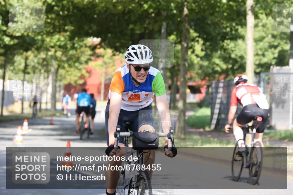 11.08.2024 - GEWOBA Citytriathlon Bremen H.Heesch http://msf.ph/oto/6768455 11.08.2024 10:23:43 Radfahren 17, 21, 32, 35, 70, 74 meine-sportfotos.de
