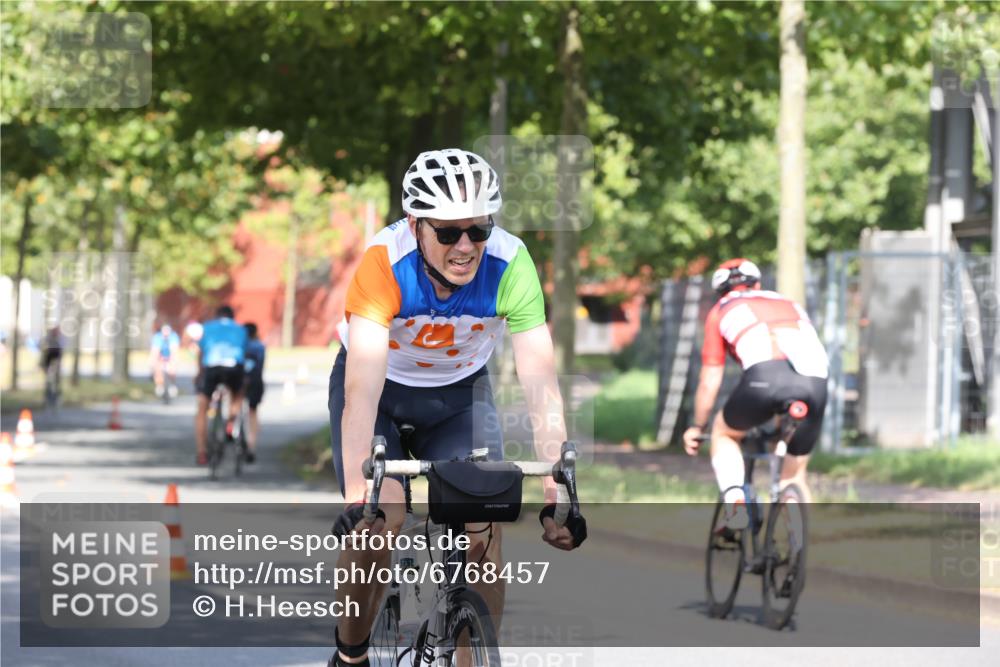 11.08.2024 - GEWOBA Citytriathlon Bremen H.Heesch http://msf.ph/oto/6768457 11.08.2024 10:23:43 Radfahren 17, 21, 32, 35, 70, 74 meine-sportfotos.de