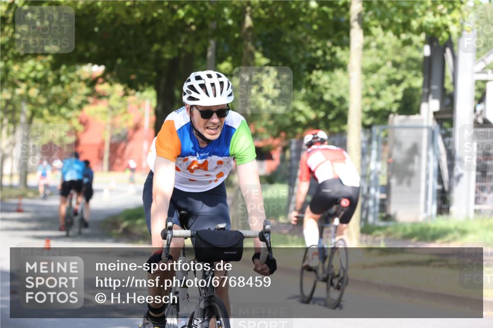 11.08.2024 - GEWOBA Citytriathlon Bremen H.Heesch http://msf.ph/oto/6768459 11.08.2024 10:23:43 Radfahren 17, 21, 32, 35, 70, 74 meine-sportfotos.de