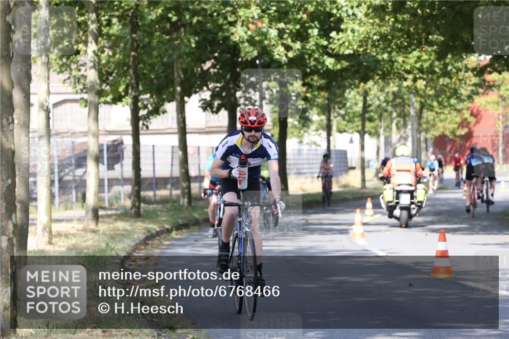 11.08.2024 - GEWOBA Citytriathlon Bremen H.Heesch http://msf.ph/oto/6768466 11.08.2024 10:23:51 Radfahren 17, 21, 23, 32, 37, 50, 51, 70 meine-sportfotos.de