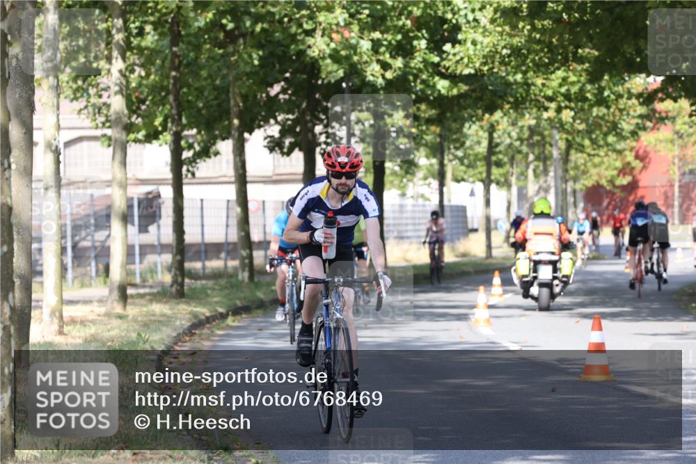11.08.2024 - GEWOBA Citytriathlon Bremen H.Heesch http://msf.ph/oto/6768469 11.08.2024 10:23:51 Radfahren 17, 21, 23, 32, 37, 50, 51, 70 meine-sportfotos.de