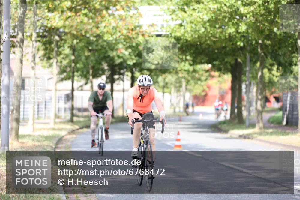 11.08.2024 - GEWOBA Citytriathlon Bremen H.Heesch http://msf.ph/oto/6768472 11.08.2024 10:40:59 Radfahren 15, 32, 49, 69, 80, 98, 109 meine-sportfotos.de