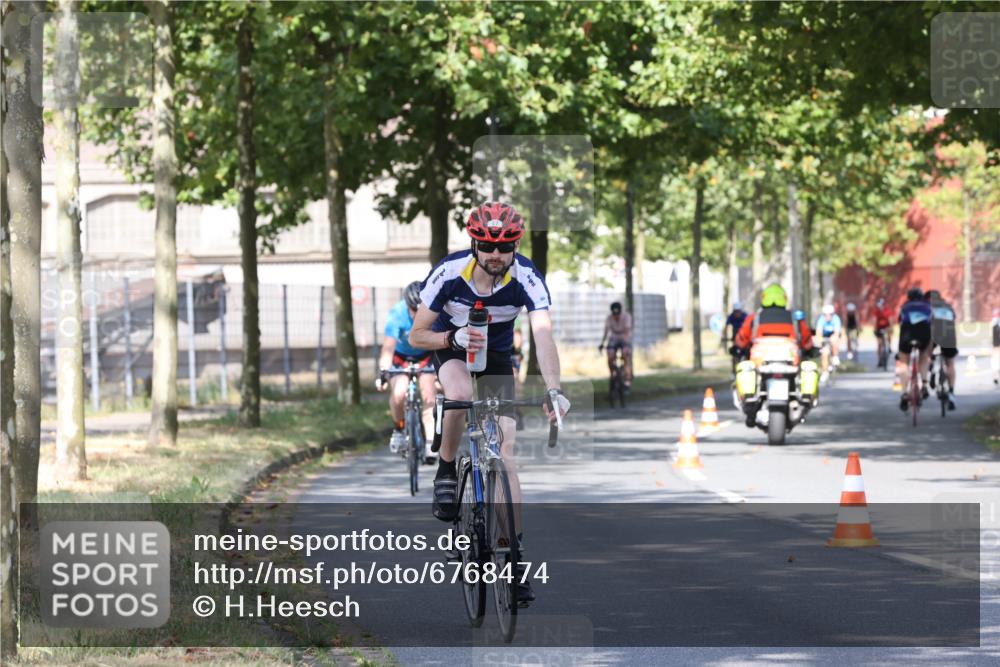 11.08.2024 - GEWOBA Citytriathlon Bremen H.Heesch http://msf.ph/oto/6768474 11.08.2024 10:23:51 Radfahren 17, 21, 23, 32, 37, 50, 51, 70 meine-sportfotos.de
