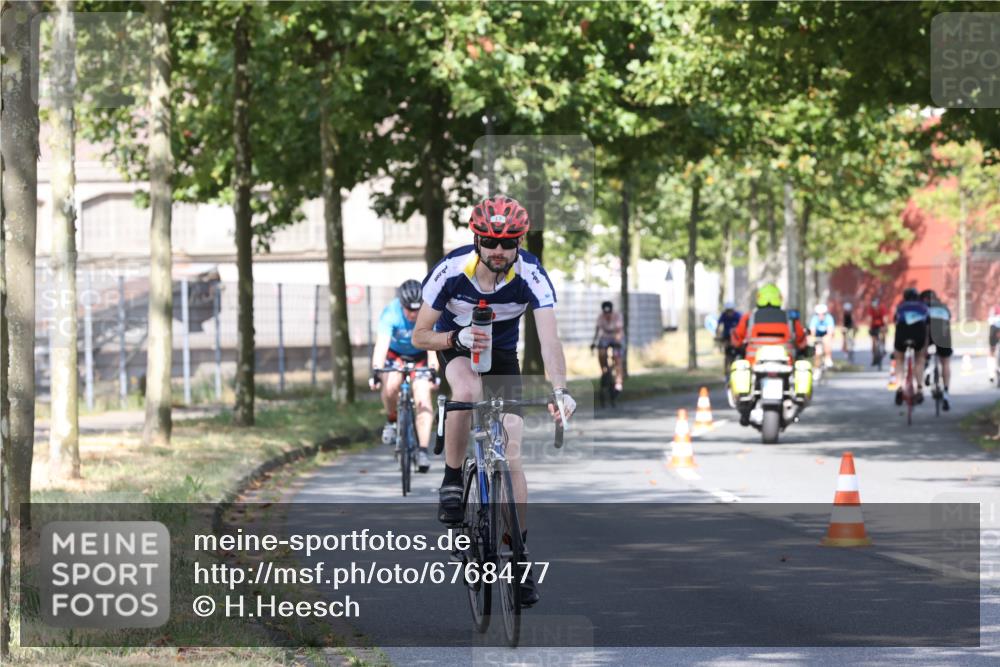 11.08.2024 - GEWOBA Citytriathlon Bremen H.Heesch http://msf.ph/oto/6768477 11.08.2024 10:23:51 Radfahren 17, 21, 23, 32, 37, 50, 51, 70 meine-sportfotos.de