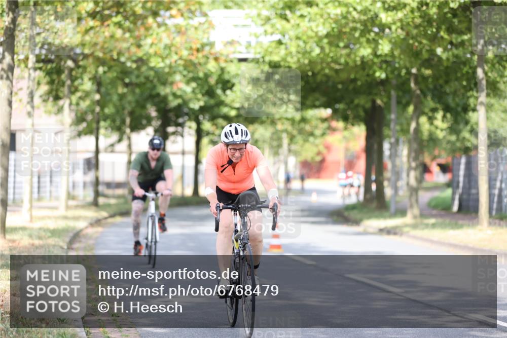 11.08.2024 - GEWOBA Citytriathlon Bremen H.Heesch http://msf.ph/oto/6768479 11.08.2024 10:40:59 Radfahren 15, 32, 49, 69, 80, 98, 109 meine-sportfotos.de