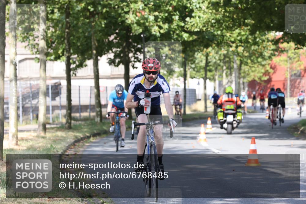 11.08.2024 - GEWOBA Citytriathlon Bremen H.Heesch http://msf.ph/oto/6768485 11.08.2024 10:23:52 Radfahren 17, 21, 23, 32, 37, 50, 51, 70, 116 meine-sportfotos.de
