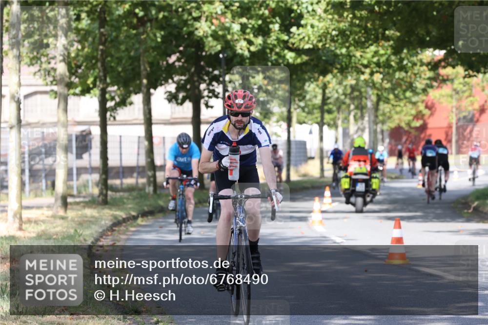 11.08.2024 - GEWOBA Citytriathlon Bremen H.Heesch http://msf.ph/oto/6768490 11.08.2024 10:23:52 Radfahren 17, 21, 23, 32, 37, 50, 51, 70, 116 meine-sportfotos.de