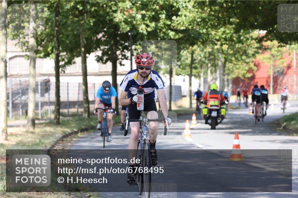 11.08.2024 - GEWOBA Citytriathlon Bremen H.Heesch http://msf.ph/oto/6768495 11.08.2024 10:23:52 Radfahren 17, 21, 23, 32, 37, 50, 51, 70, 116 meine-sportfotos.de