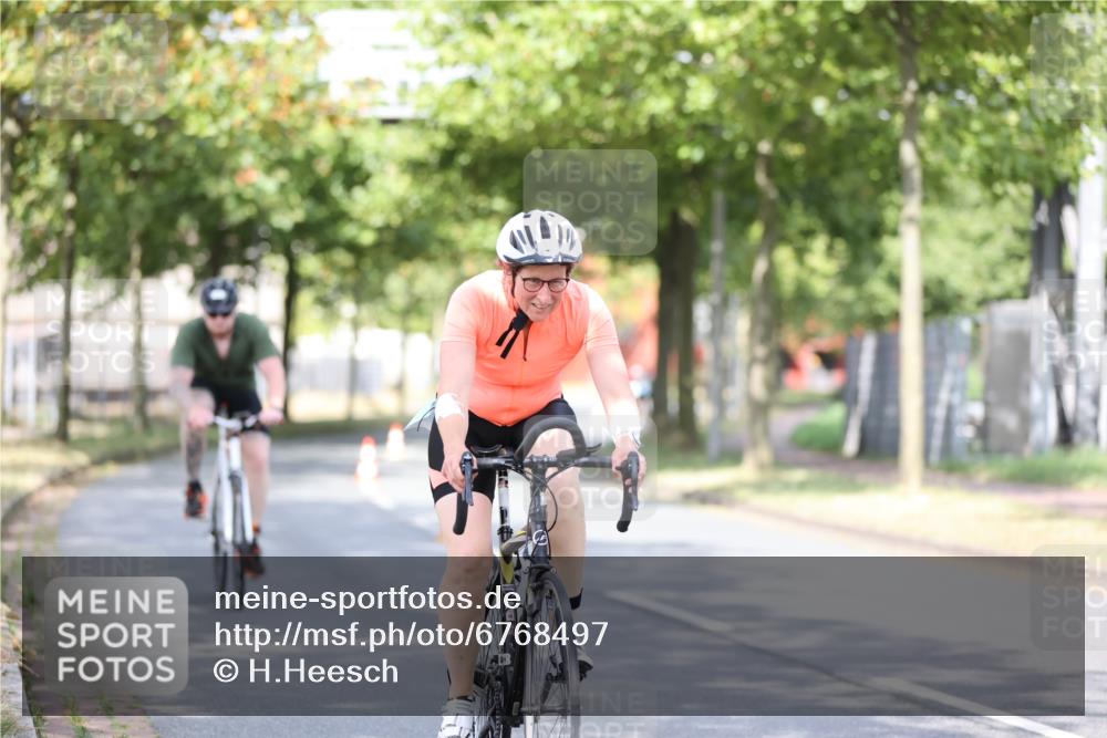 11.08.2024 - GEWOBA Citytriathlon Bremen H.Heesch http://msf.ph/oto/6768497 11.08.2024 10:41:00 Radfahren 15, 32, 49, 69, 80, 84, 98, 109 meine-sportfotos.de