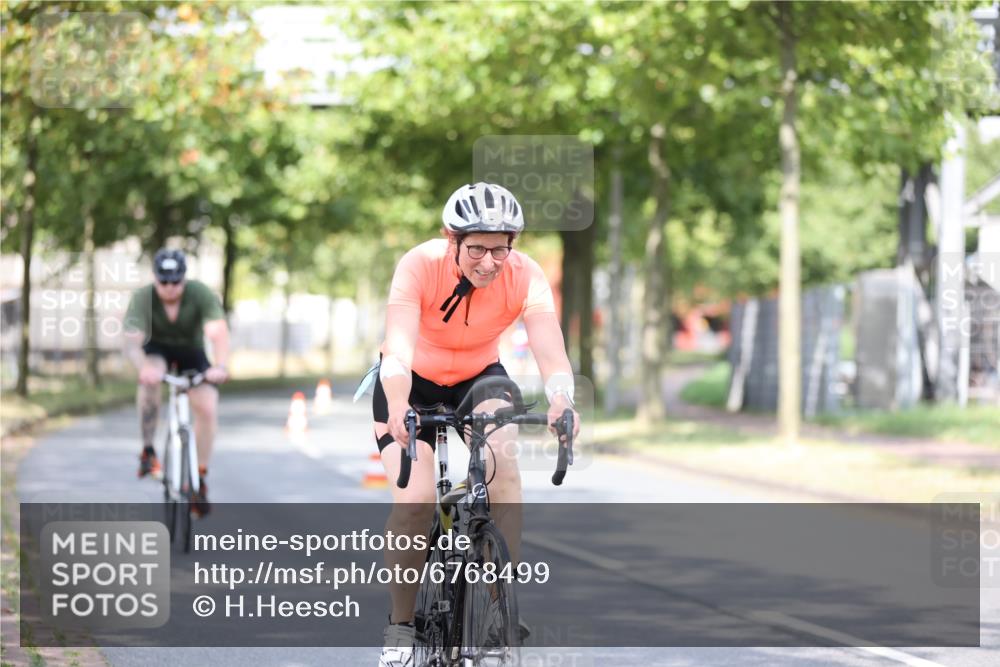 11.08.2024 - GEWOBA Citytriathlon Bremen H.Heesch http://msf.ph/oto/6768499 11.08.2024 10:41:00 Radfahren 15, 32, 49, 69, 80, 84, 98, 109 meine-sportfotos.de