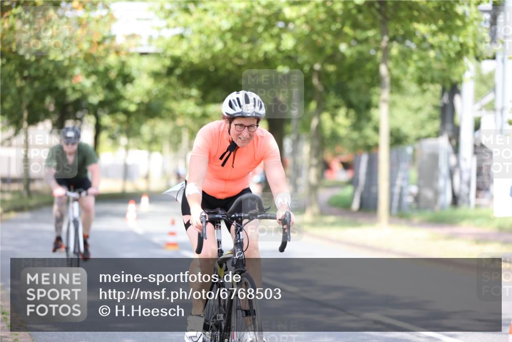 11.08.2024 - GEWOBA Citytriathlon Bremen H.Heesch http://msf.ph/oto/6768503 11.08.2024 10:41:00 Radfahren 15, 32, 49, 69, 80, 84, 98, 109 meine-sportfotos.de