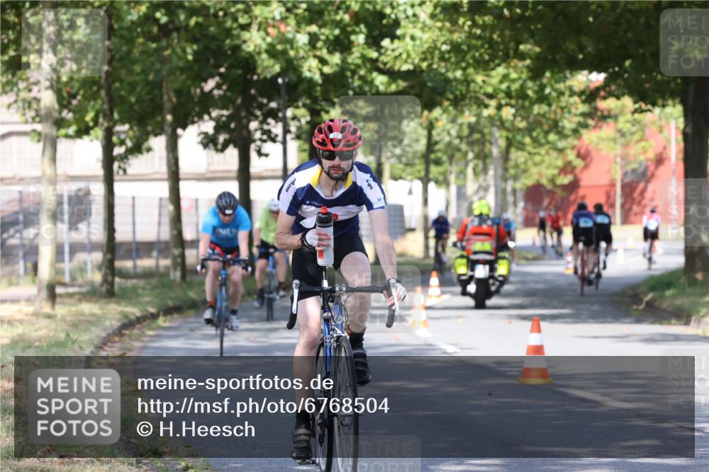 11.08.2024 - GEWOBA Citytriathlon Bremen H.Heesch http://msf.ph/oto/6768504 11.08.2024 10:23:52 Radfahren 17, 21, 23, 32, 37, 50, 51, 70, 116 meine-sportfotos.de
