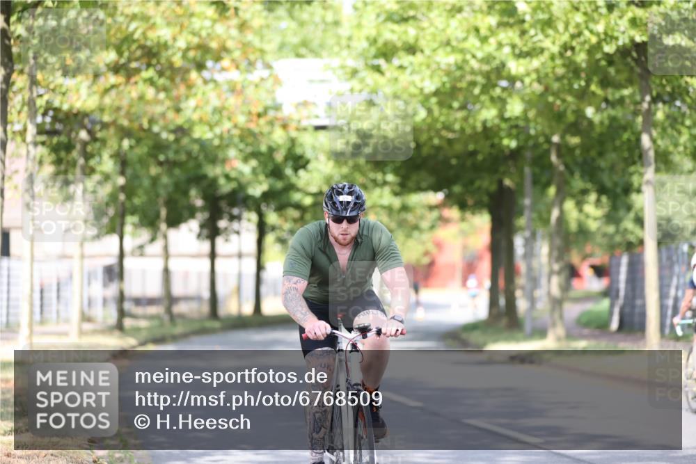11.08.2024 - GEWOBA Citytriathlon Bremen H.Heesch http://msf.ph/oto/6768509 11.08.2024 10:41:01 Radfahren 15, 32, 49, 69, 80, 84, 98, 109 meine-sportfotos.de