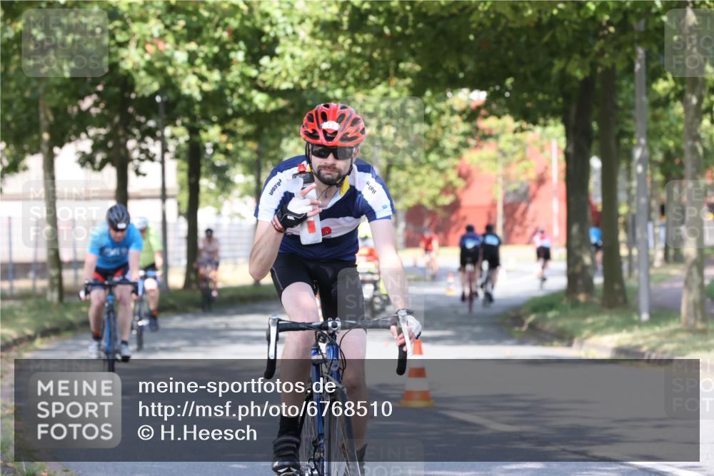 11.08.2024 - GEWOBA Citytriathlon Bremen H.Heesch http://msf.ph/oto/6768510 11.08.2024 10:23:52 Radfahren 17, 21, 23, 32, 37, 50, 51, 70, 116 meine-sportfotos.de
