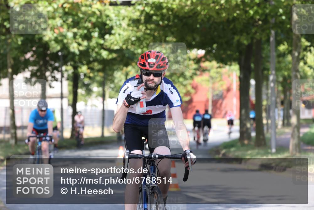 11.08.2024 - GEWOBA Citytriathlon Bremen H.Heesch http://msf.ph/oto/6768514 11.08.2024 10:23:52 Radfahren 17, 21, 23, 32, 37, 50, 51, 70, 116 meine-sportfotos.de