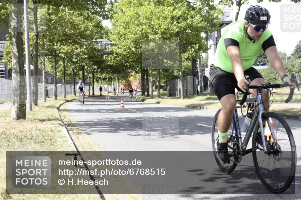 11.08.2024 - GEWOBA Citytriathlon Bremen H.Heesch http://msf.ph/oto/6768515 11.08.2024 13:34:54 Radfahren 319, 345, 365, 440, 445, 515, 548 meine-sportfotos.de