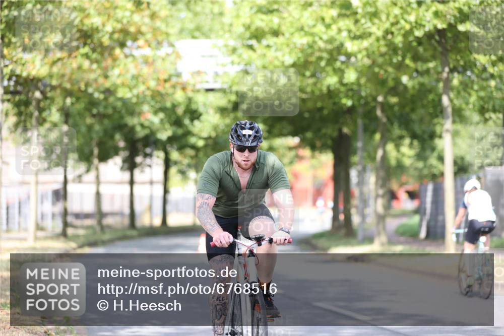 11.08.2024 - GEWOBA Citytriathlon Bremen H.Heesch http://msf.ph/oto/6768516 11.08.2024 10:41:01 Radfahren 15, 32, 49, 69, 80, 84, 98, 109 meine-sportfotos.de